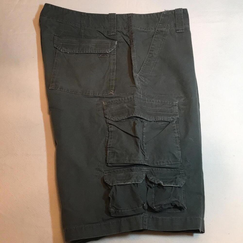 Men’s Route 66 cargo shorts army green Size 36